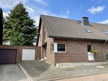 Geb�ude Vordere Ansicht F�r Gartenliebhaber individuelle Doppelhaush�lfte in J�chen.