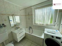 Bild (c6ef2813d28024f0b66970565a625777): Renovierte Erdgeschosswohnung in der Grevenbroicher / S�dstadt mit gro�em Balkon.