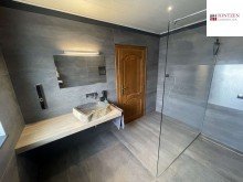 Bad im EG Gro�es Einfamilienhaus mit Garten und Garage in Bedburg