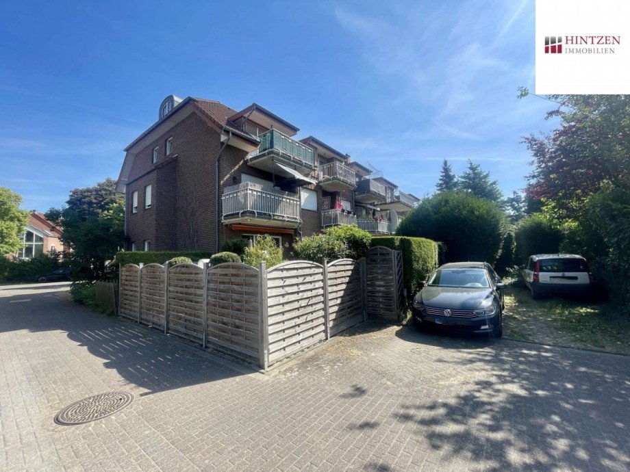 R�ckansicht mit Balkonen und G�rten Etagenwohnung Grevenbroich