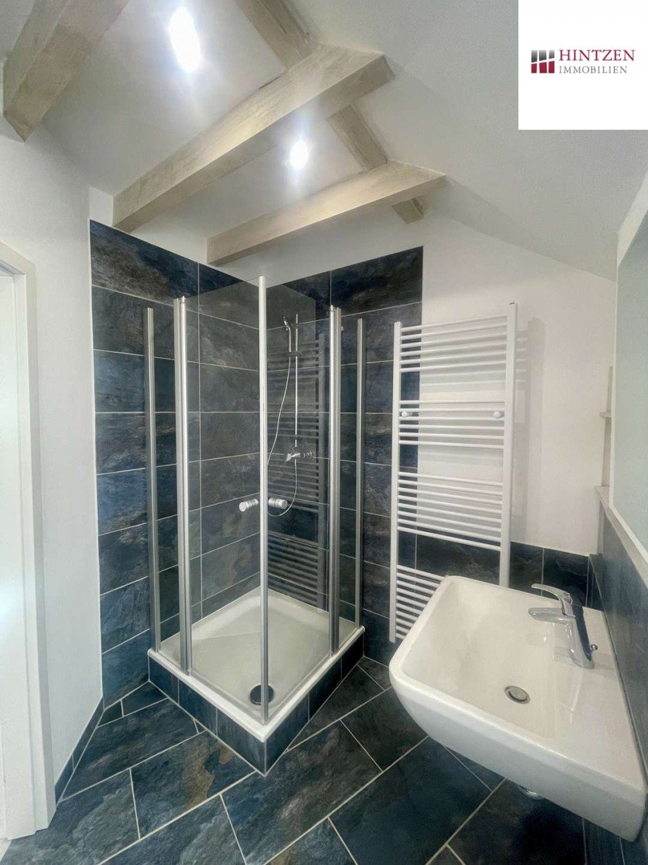 Badezimmer Dachgeschosswohnung Grevenbroich