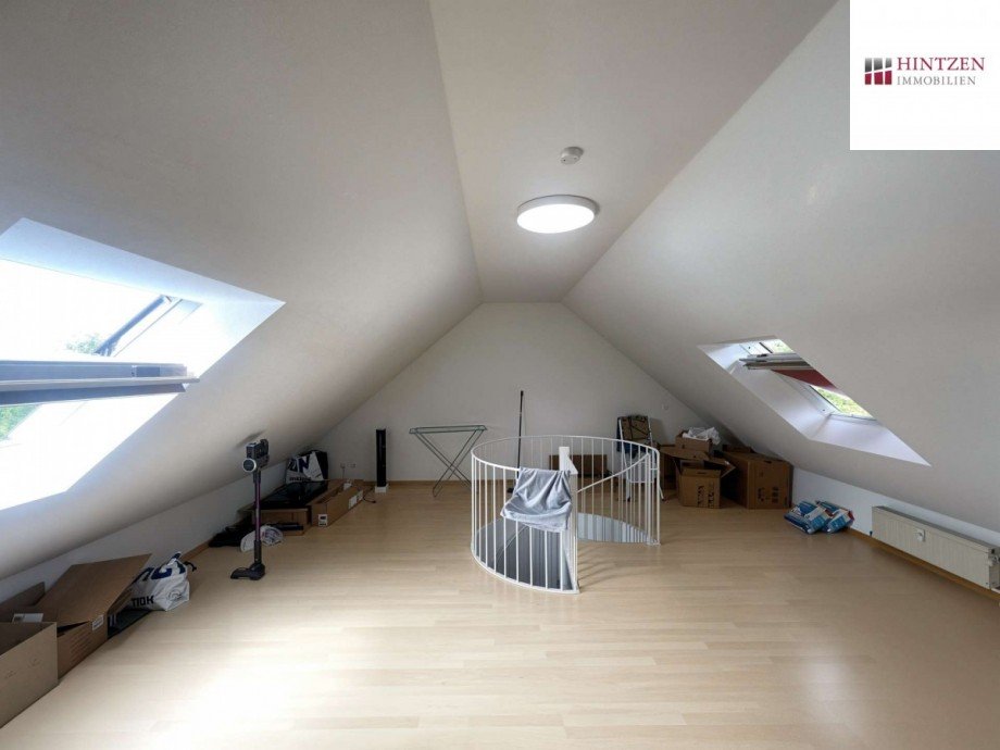 B�ro/Kinderzimmer Dachgeschosswohnung Grevenbroich