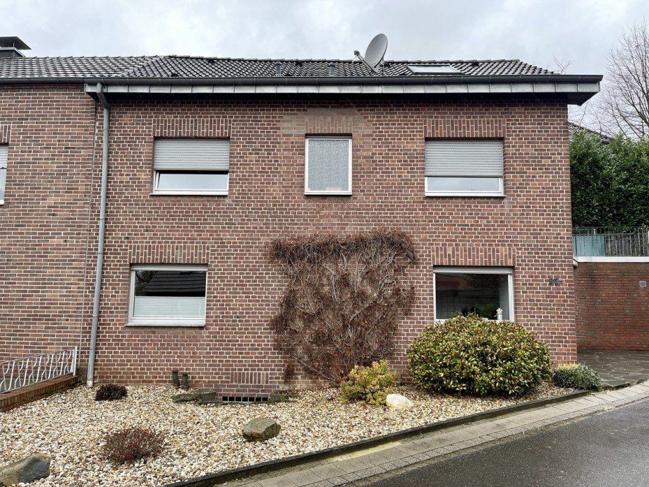 Stra�enansicht Einfamilienhaus J�chen