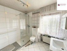 Badezimmer im OG Einfamilienhaus mit 5 Zimmern, Garage und Garten in Grevenbroich