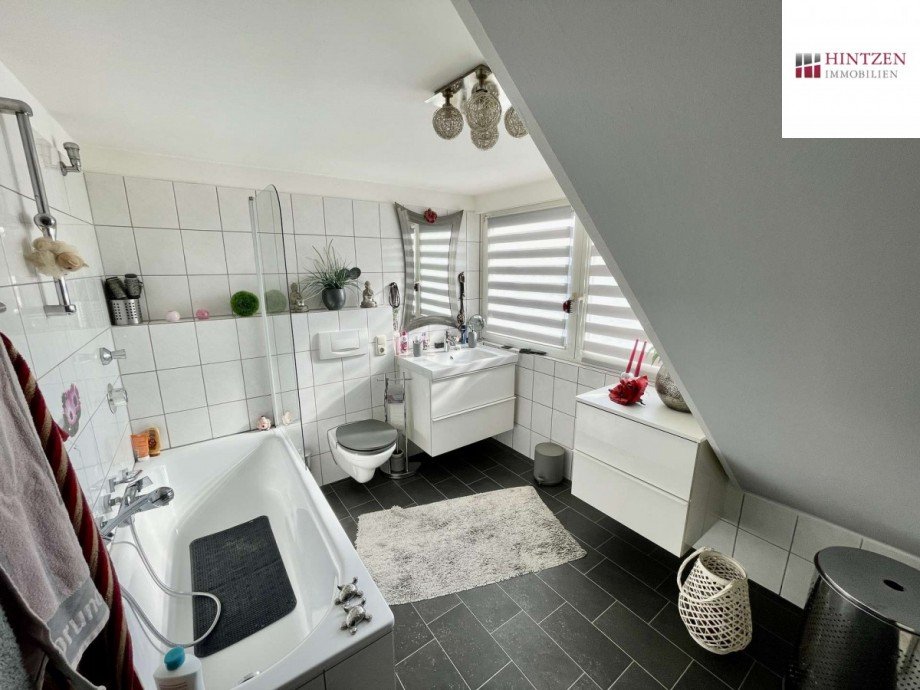 Badezimmer Dachgeschosswohnung Grevenbroich