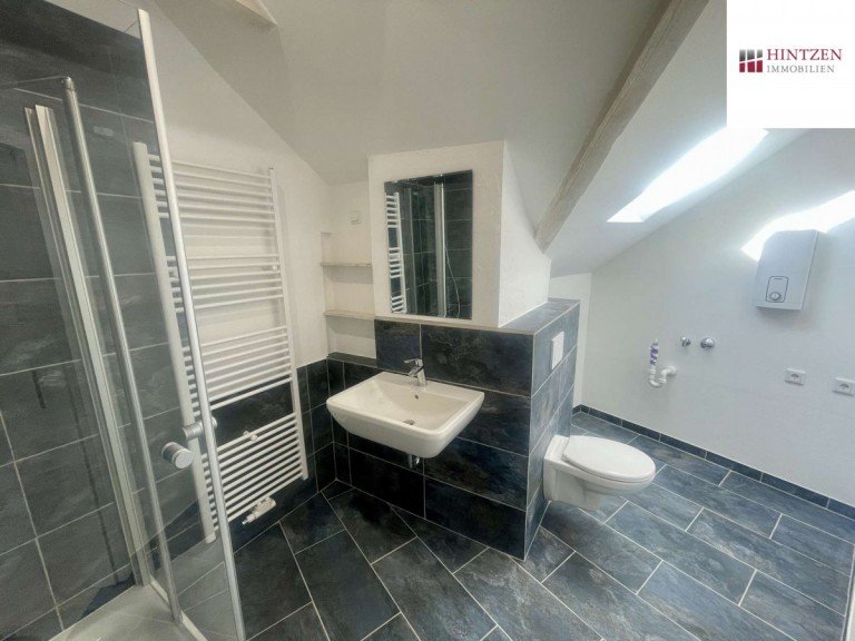 Badezimmer Grevenbroich - Grevenbroich - Stadtmitte Dachgeschosswohnung Dachgeschosswohnung in zentraler Wohnlage von Grevenbroich