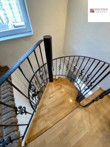 Treppe ins OG Idyllisches Kernsaniertes Einfamilienhaus in Grevenbroich / Gustorf