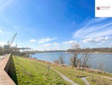 Umgebung am Rhein Zweifamilienhaus mit zwei Garagen nahe dem Rhein in Dormagen / St�rzelberg.