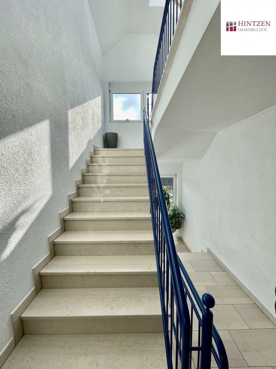 Treppe zum DG nach Aufzug Dachgeschosswohnung Grevenbroich