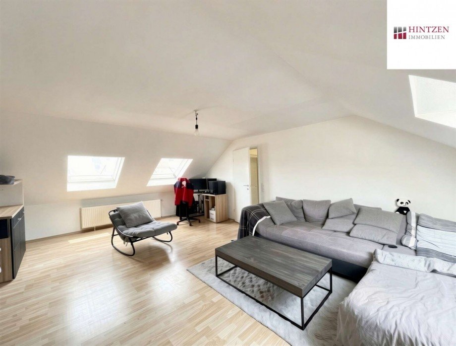 Wohnzimmer (Wohnung DG) Mehrfamilienhaus Dormagen